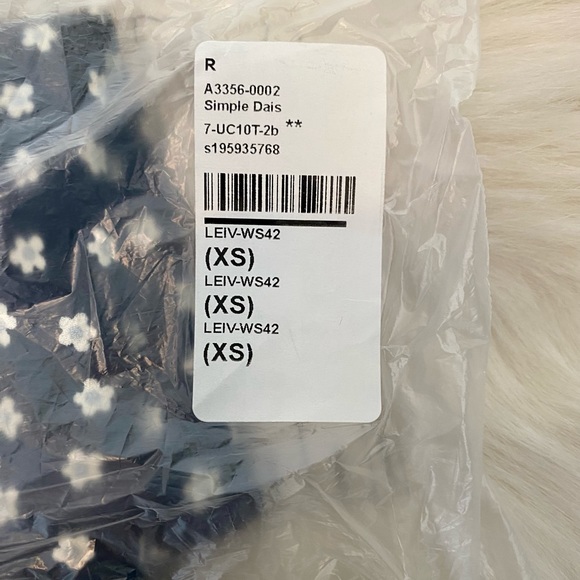 Levi’s Deliah Smocked Cami - Picture 3 of 9